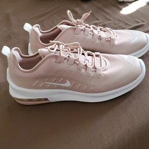 Brand new women's Nike Air Max Axis